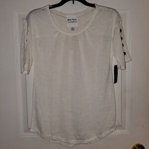 5 for $25 | NWT New York Laundry Faux Button Embellishment Short Sleeve Blouse